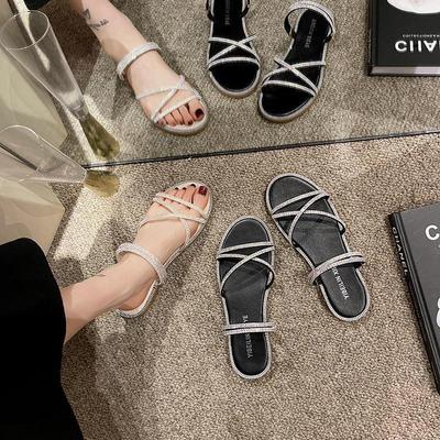 Босоножки для девочки 2025 новые женские крутые тапочки летняя одежда французский сказочный стиль на плоской подошве со стразами