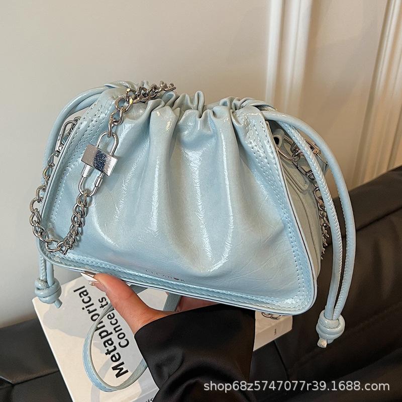 Korean Version Ins Chain Small Bag Women's 2025 New Foreign Style Pleated Hand Bucket Bag Commuter Shoulder Messenger Bag