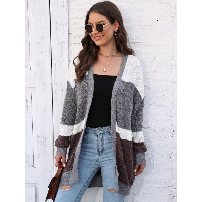 Женская свободная вязаная куртка-свитер на осень и зиму с контрастными цветами