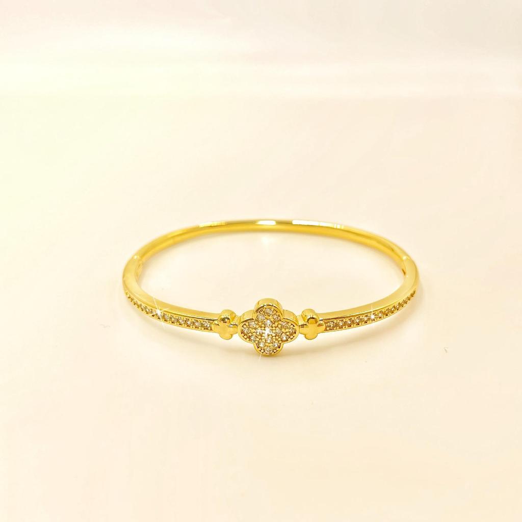 Европейский и американский браслет с четырехлистным клевером и цирконием: Модные, элегантные украшения для рук для женщин.