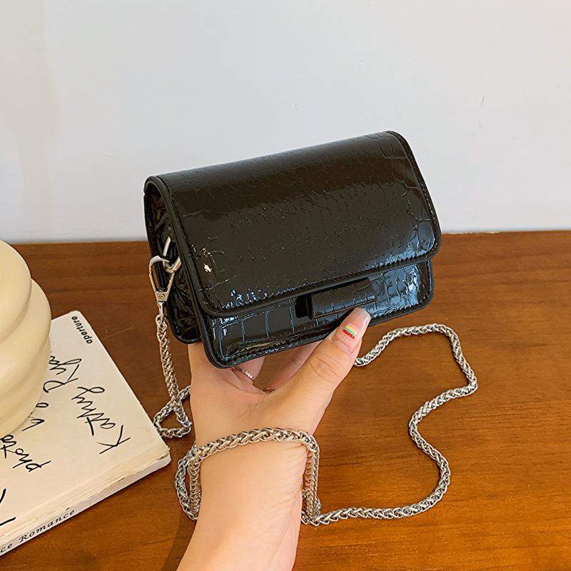 Personality, fashion and simplicity, solid color shoulder messenger bag, women's summer commuter mini square bag