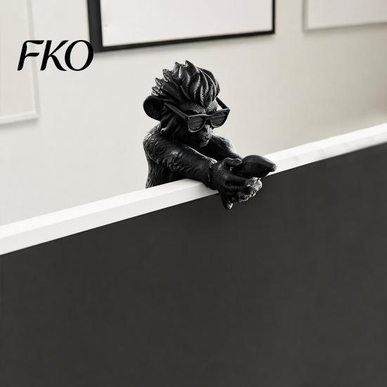 Fine Workmanship Decor Cool Monkey Figurine Computer Monitor Decor, Funny Statue Ornament, Decorative Bedroom Decoration Piece with Banana