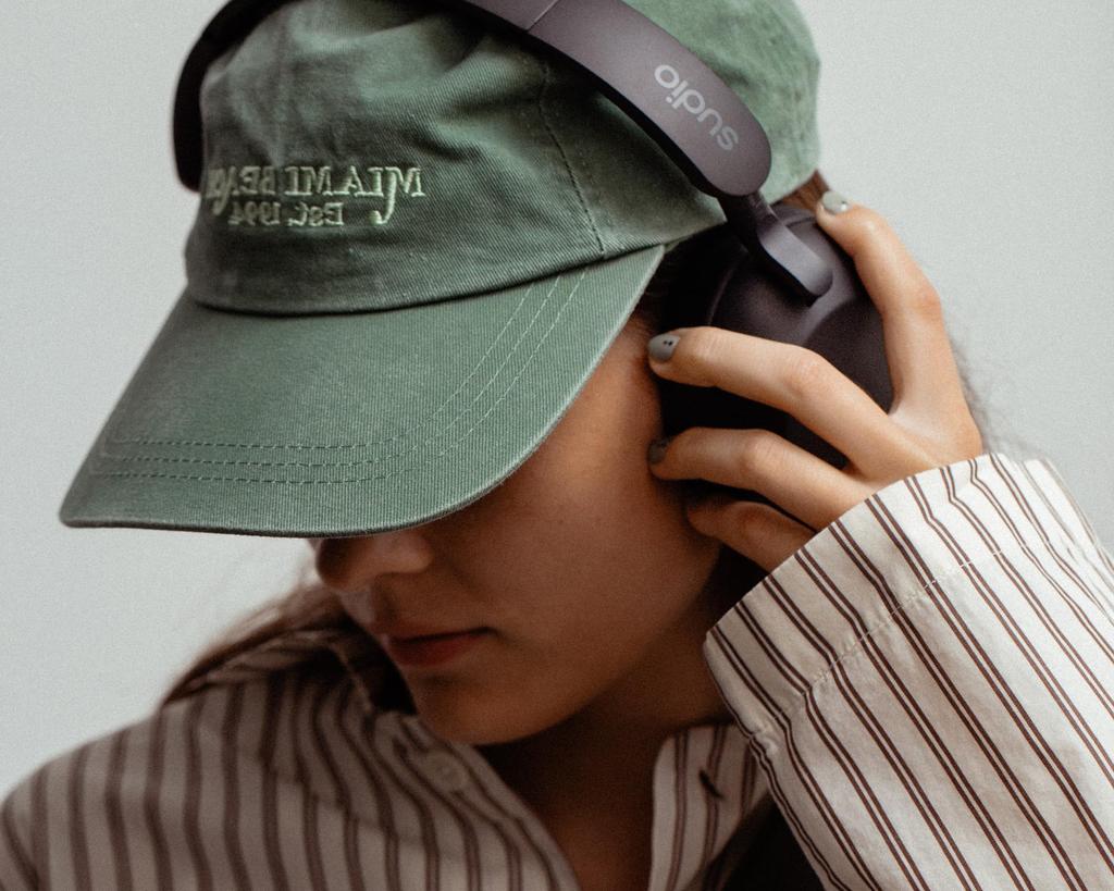 SUDIO R3 Black R3 Беспроводные наушники Легкие Совместимые с iOS Android Микрофон Сделано в Швеции Скандинавский дизайн Стильные Доступны в 4