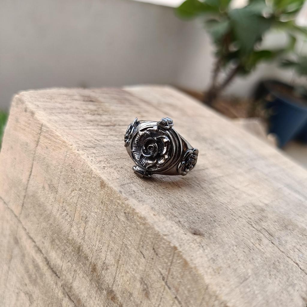 Кольцо с ядом, кольцо с черным цветком ручной работы, кольцо-медальон, уникальное кольцо с ядом, кольцо с секретным отделением с ядом, кольцо с лекарством, ювелирные изделия с ядом,