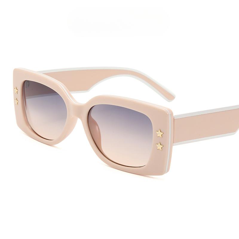 Солнцезащитные очки знаменитостей в большой оправе в Интернете. Простые корректирующие солнцезащитные очки. Солнцезащитные очки для фотосессии на природе.