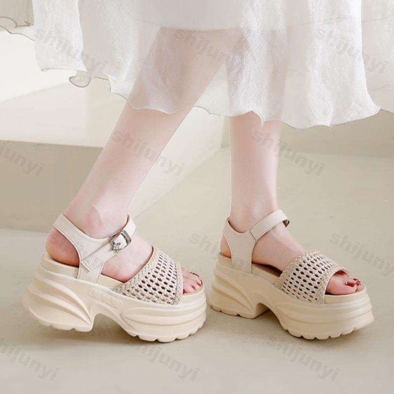 Модные элегантные сандалии на танкетке с вырезами, повседневные сандалии на толстой подошве для женщин, лето 2025, с открытым носком, удобные, универсальные, модные туфли