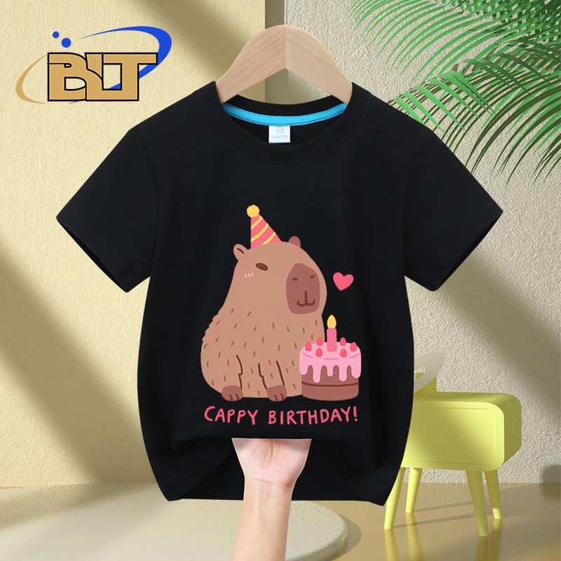 Милая капибара и торт, футболка с принтом Happy Cappy Birthday для детей, летняя, из чистого хлопка, с короткими рукавами, для мальчиков и девочек