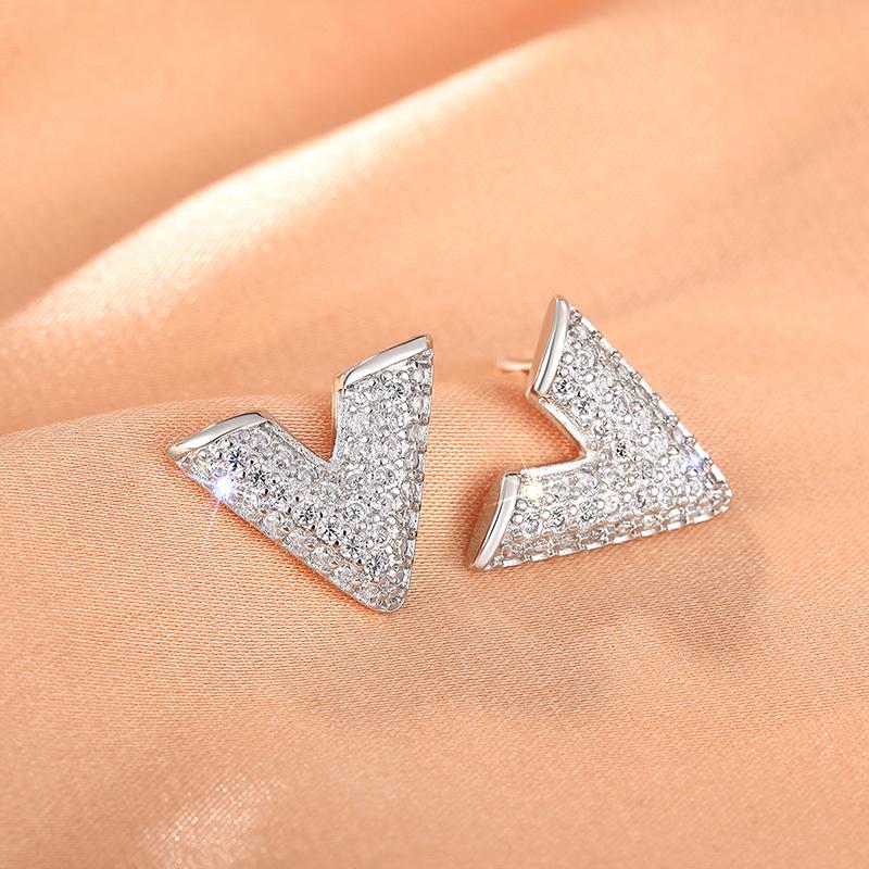 Huitan V Shaped Stud Earrings New Fashion Ear Piercing Accessories for Women Bling Bling Cubic Zirconia Statement Female JewelryGood product