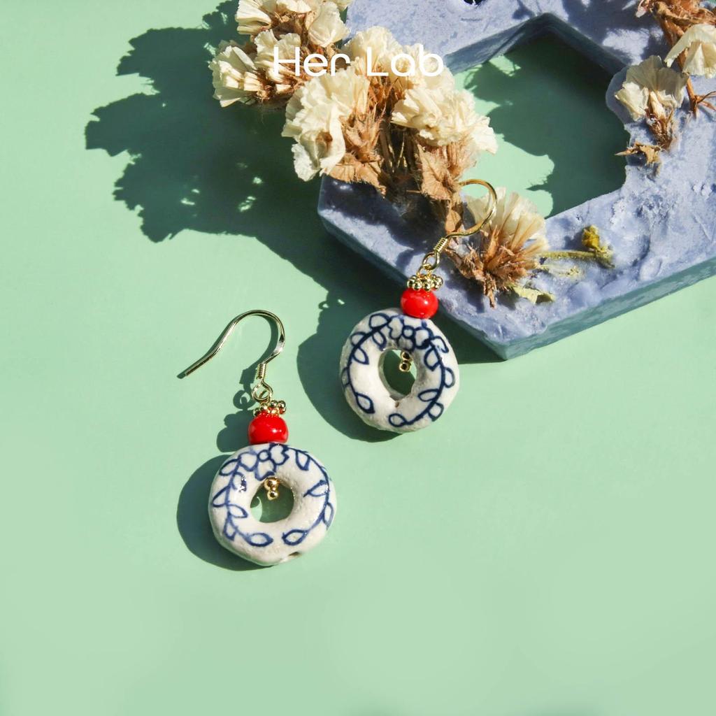 Her Lab Ювелирные изделия | Винтажные простые деревянные круглые полые серьги с геометрическим рисунком, белые массивные серьги-капли