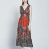 Платье-халтер с V-образным вырезом и элегантным принтом в этническом стиле. Длинное платье-халтер.