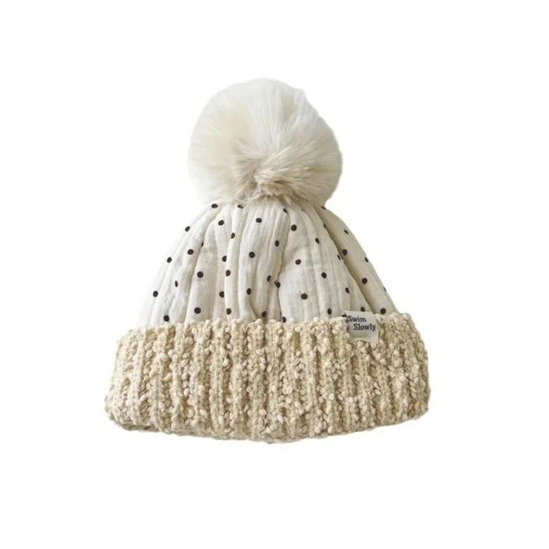 Теплая детская шапочка для мальчика и девочки, простая однотонная шапка в горошек для малышей, теплая шапка на осень-зиму с плюшевым шариком