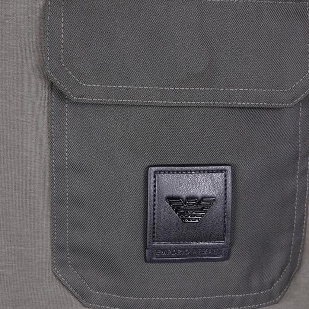 Emporio Armani Свитшот с круглым вырезом, длинным рукавом и карманом для мужчин свитшот EM002925-AF10013-U8120