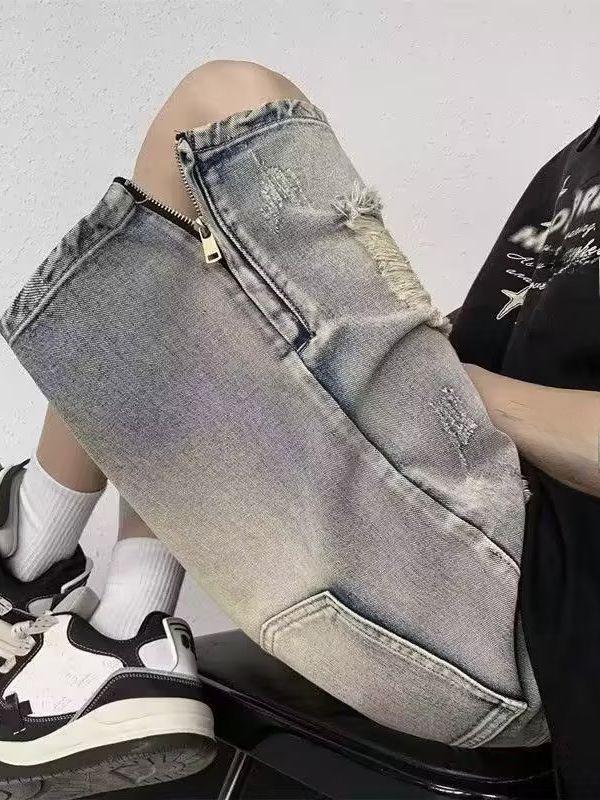 Модные мужские джинсовые шорты с потертостями и рваными краями — свободный крой, стираные, широкие штанины, на лето.