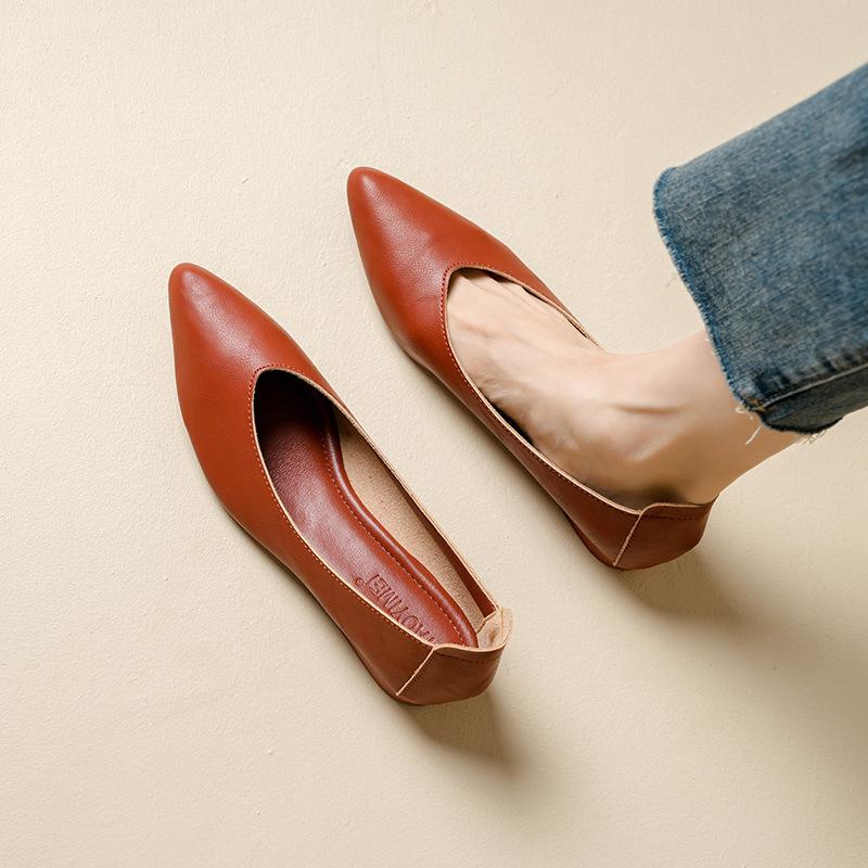 Кожаные туфли-лодочки на толстом каблуке 2025 новые универсальные фея ветер женские туфли с мелким вырезом на среднем каблуке размер женские туфли туфли бабушки универсальные