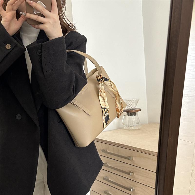 Stylish Large Capacity Tote Bag For Women In Chic Colors For Work And Daily Use
