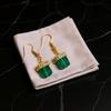 Зеленые Кристаллические Серьги-Гвоздики с Подвесками в Форме Кубиков Перидота