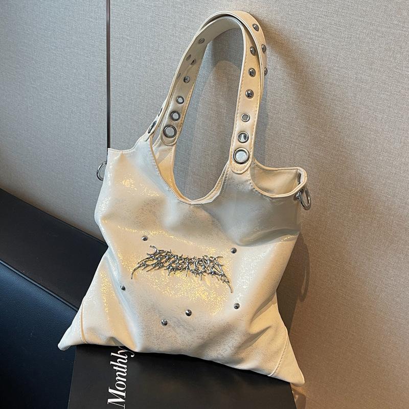 Нишевый дизайн темный ветер Spice girl ручная сумка-хобо с заклепками 2025 новая большая вместимость на плечо кроссбоди сумка-тоут