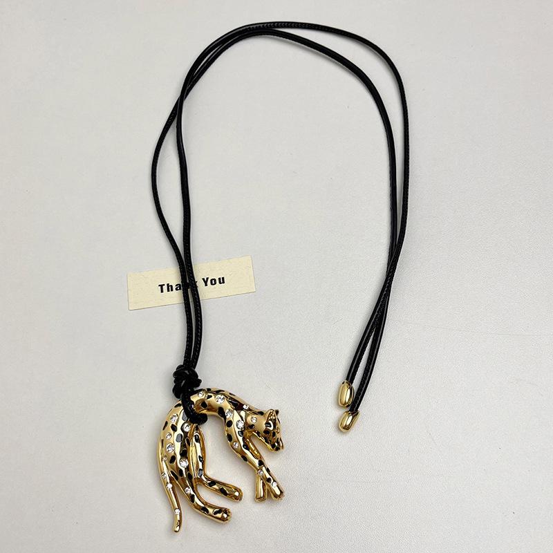 Leopard Pendant Necklace: Light Luxury, Fashionable, Versatile Clavicle Chain for Women
