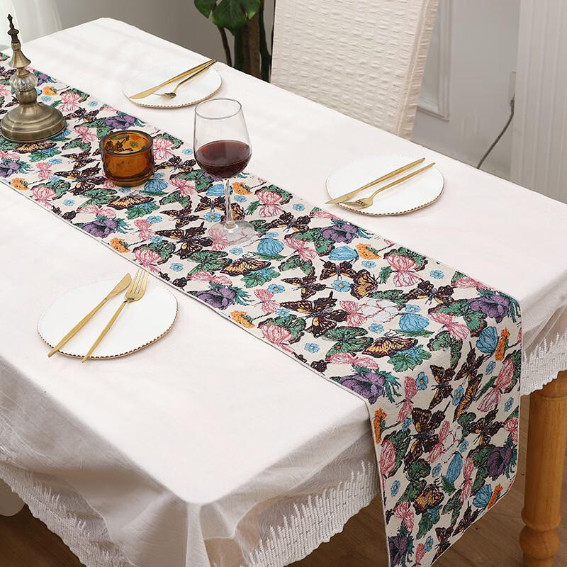 Dearien Pastoral Floral Table Runner
