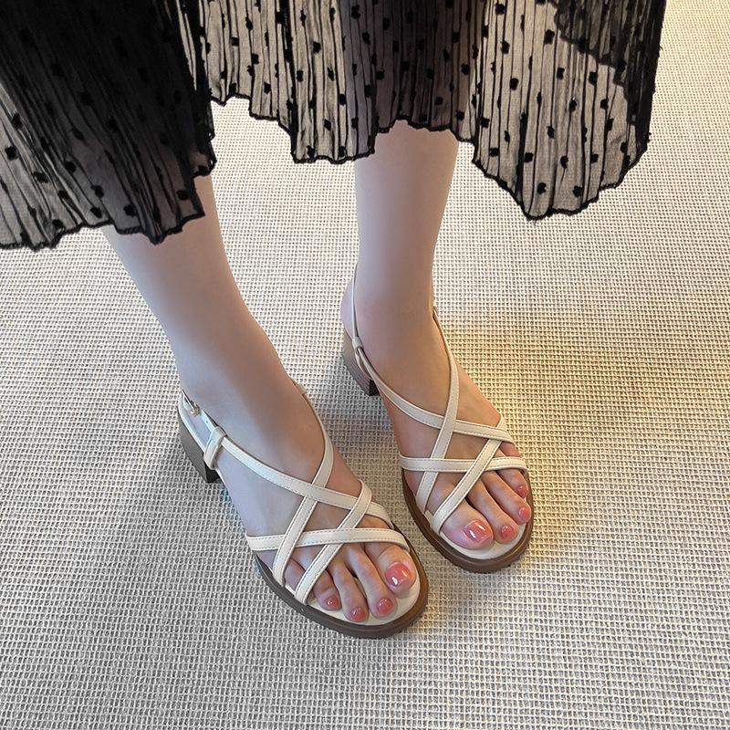 Spot~~ Stepping on shit thick heel thin strap Roman sandals women's summer new wear retro middle heel cross with slippers