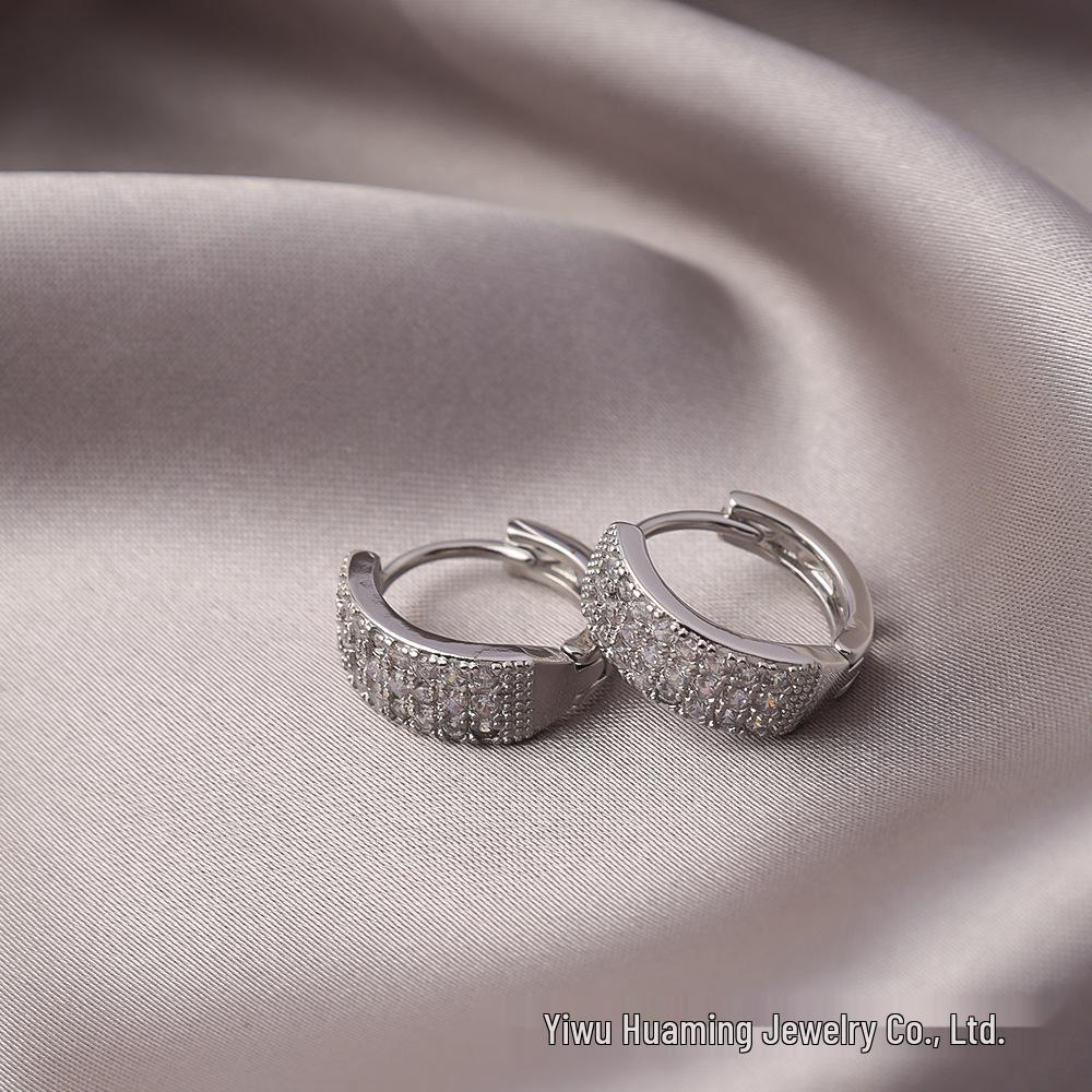 Французские серьги-пусеты с цирконами и бриллиантами в стиле легкой роскоши - Универсальные и трендовые стили