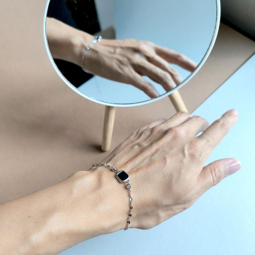 Серебряный браслет с натуральным ониксом, фианитами, вес изделия 2,32 гр (2160281)