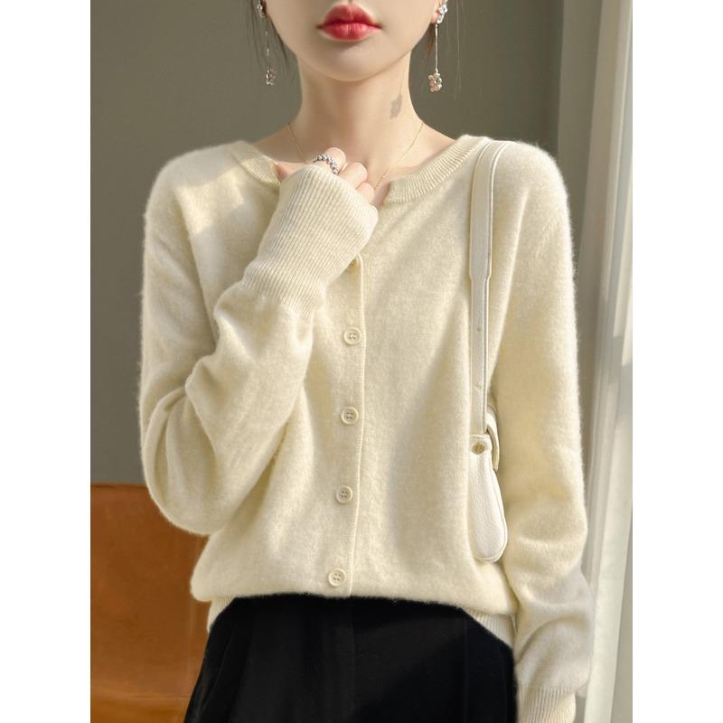 DAFIFY Women's Fashion Casual Fall Winter Solid Color Print Long Sleeve V-Neck Sweaters