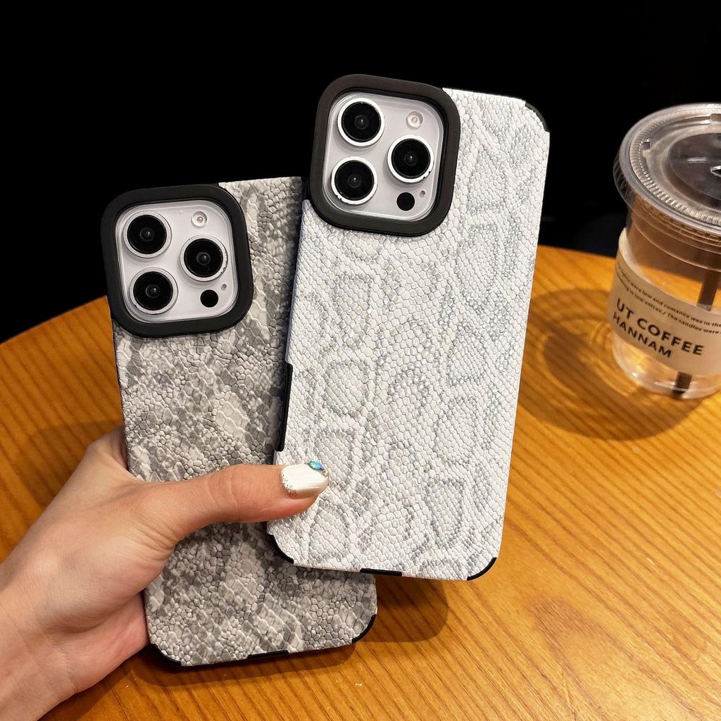 Built in Magnetic Snake Skin Pattern for IPhone 16 ProMax Phone Case for Apple 15 Wristband Holder Case