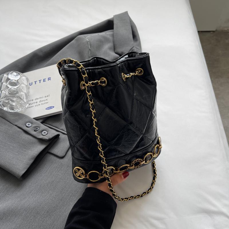 Стильная новая осенне-зимняя маленькая сумка-ведро на цепочке с ароматом для женщин 2023