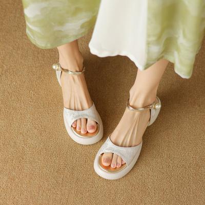 Новые женские сандалии на платформе, студенческие, с круглым носком, белые женские сандалии, резиновая мягкая подошва, однотонные, с пряжкой, сандалии с широкими ремешками