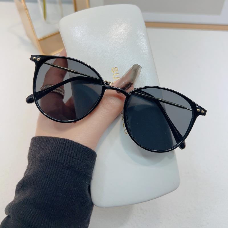 Men Women Luxury Sunglasses Unisex Fashion Design Round Frame Sun Glasses Trendy Outdoor Driving Riding UV400 Eyewear
