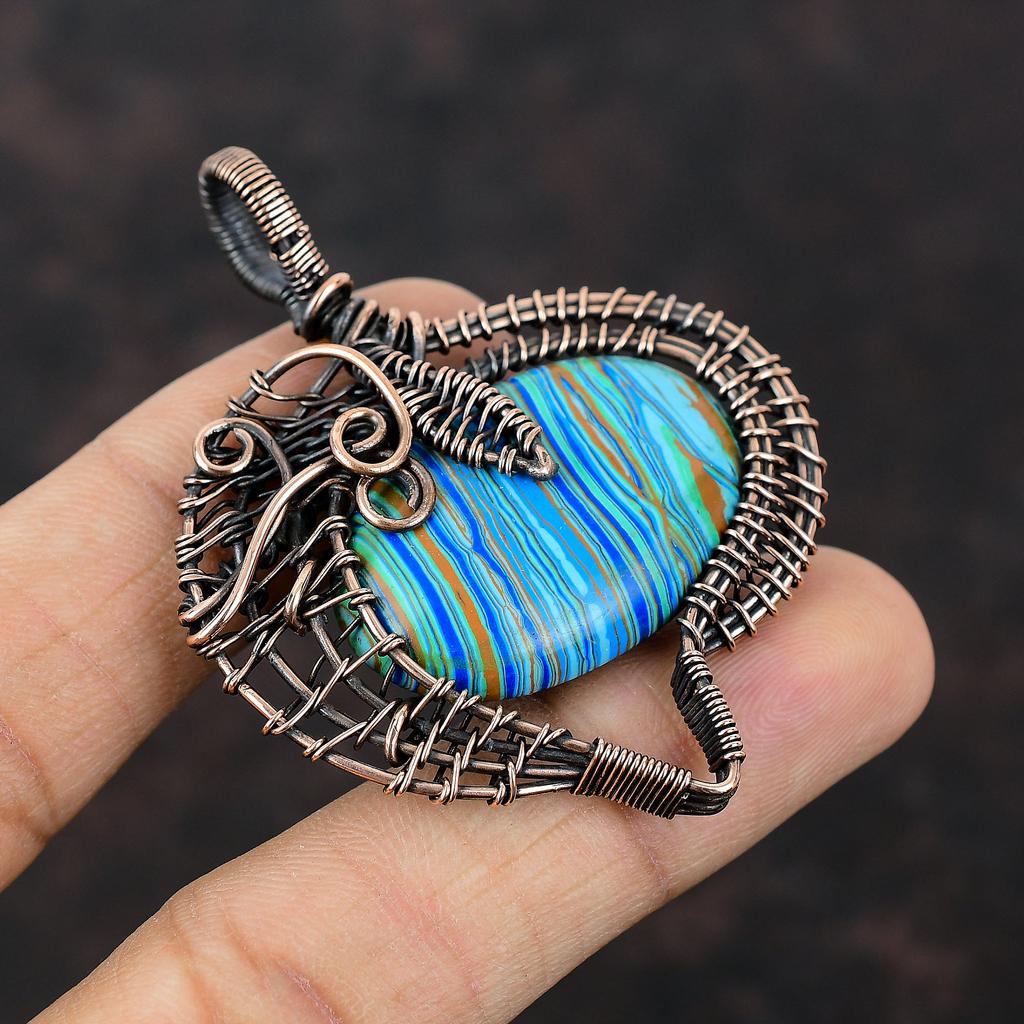 Кулон Радужная Кальцилика Кулон, обернутый медной проволокой Ручной работы Уникальный кулон Обернутый медной проволокой Ювелирные изделия Кулон из натурального драгоценного камня Подарок для нее