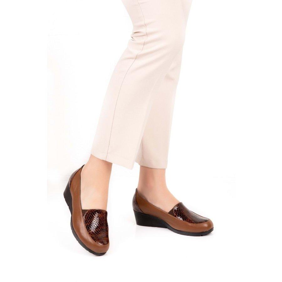 Женские повседневные туфли на танкетке из натуральной кожи на каблуке