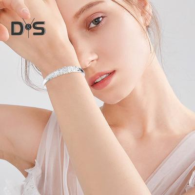 Женский браслет с 3D-тиснением павлина, регулируемая окружность, гладкая отделка, украшение на запястье, подарок на день рождения, открытый браслет