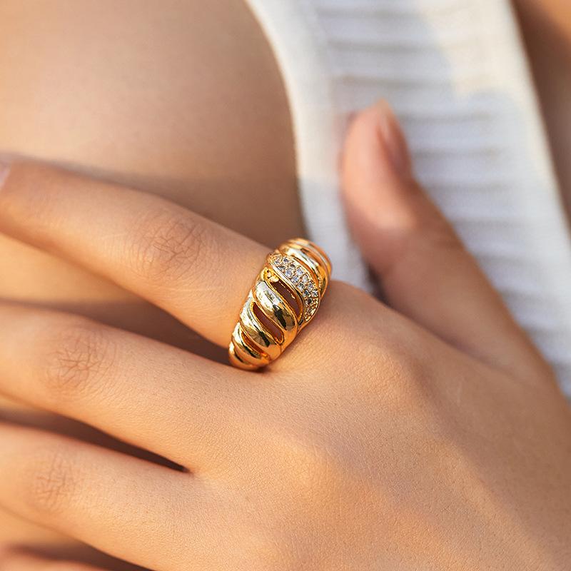 Fashion Luxury Minimalist Twist Croissant Open Ring Inlaid Zircon For Women