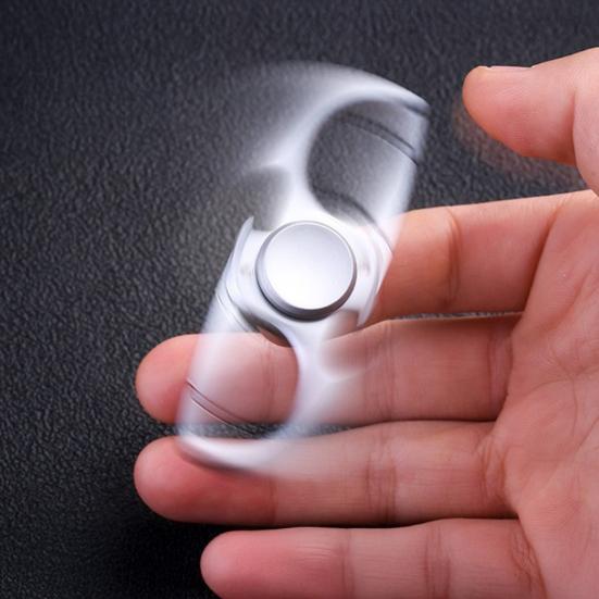 Брелок для ключей автомобиля Прочный металлический брелок Fidget Spinner с открывалкой для бутылок 3-в-1 Снятие стресса Многофункциональный портативный инструмент-брелок