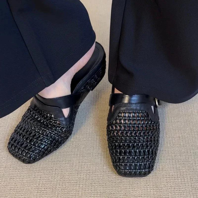 Модные женские тапочки на танкетке, плетеные мюли с ремешком на пятке, летние босоножки на каблуке 2025 с квадратным носком, модные новые сандалии для женщин