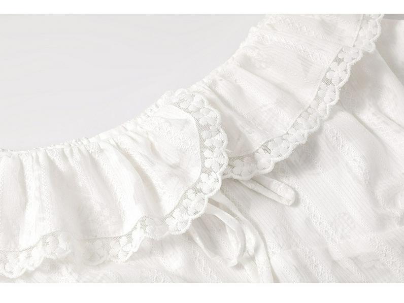 Элегантное белое платье с короткими рукавами: Красивое приталенное мини-платье в стиле «старые деньги», идеально подходящее для моментов первой любви.