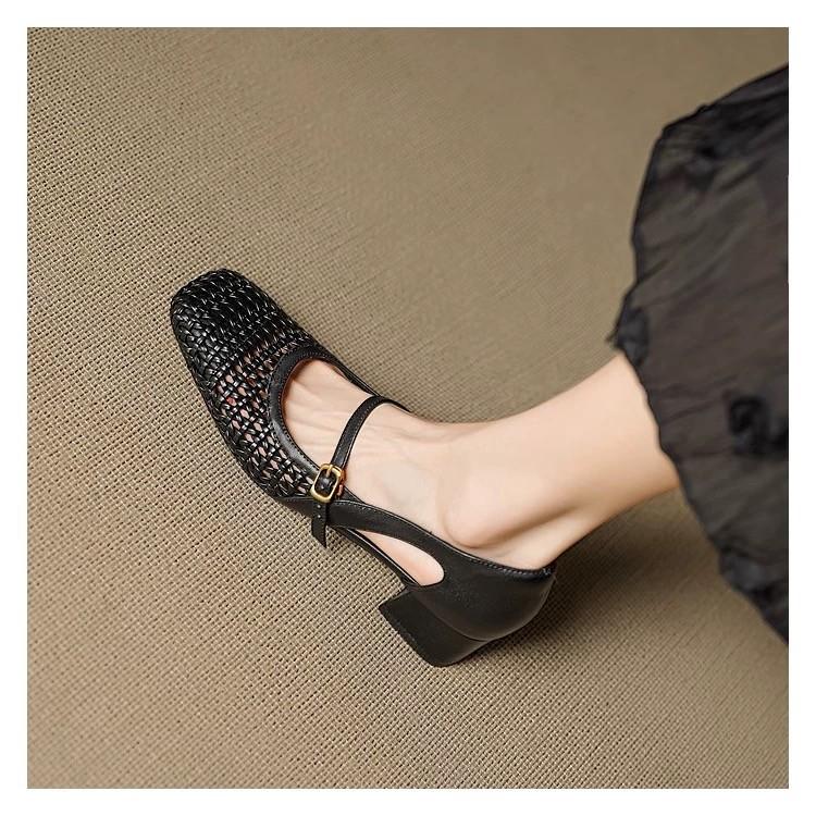 Французские плетеные туфли Мэри Джейн с отверстиями, туфли-одинарки, новинка весны и лета 2025 года, квадратный носок, ремешок с пряжкой на одно слово, сандалии на среднем каблуке