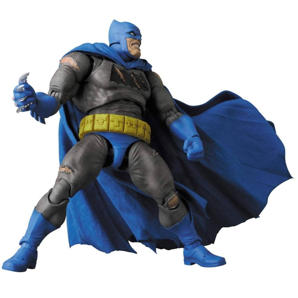 Бэтмен Mafex Бэтмен Тёмный рыцарь: Возрождение легенды