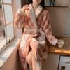 Женский банный халат из кораллового флиса Осень/Зима: V-образный вырез, С поясом, Длинные рукава, Средняя длина, Милый стиль, Теплая домашняя одежда.