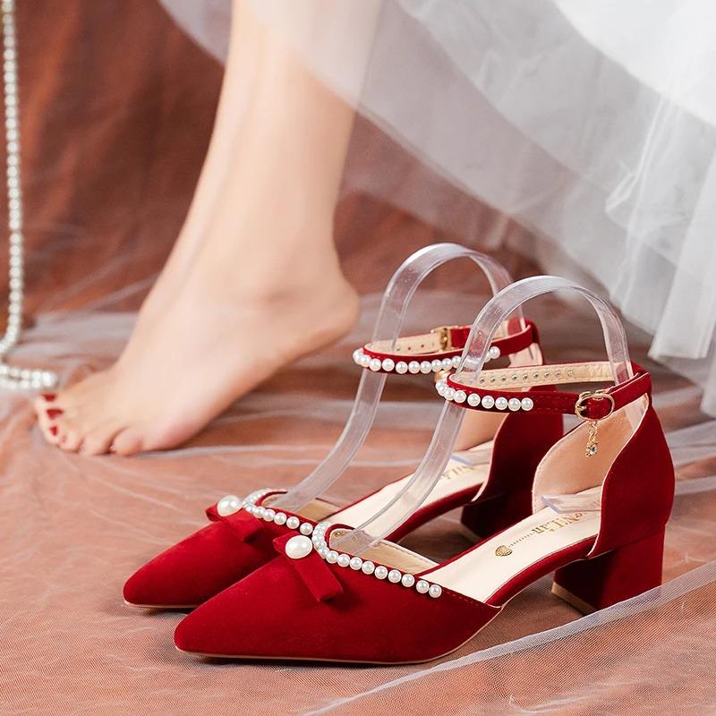 Модные элегантные туфли невесты с ремешком на щиколотке и жемчугом, женские туфли-лодочки на высоком каблуке с бантом и бусинами, женские красные удобные свадебные туфли на квадратном каблуке