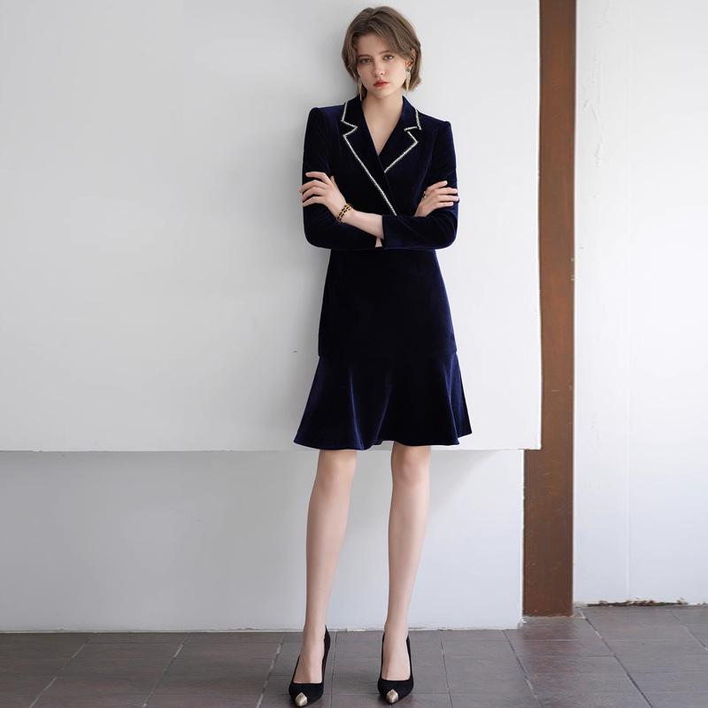 2024 Ранняя осень Темно-синее бархатное женское формальное платье с оборками и длинными рукавами