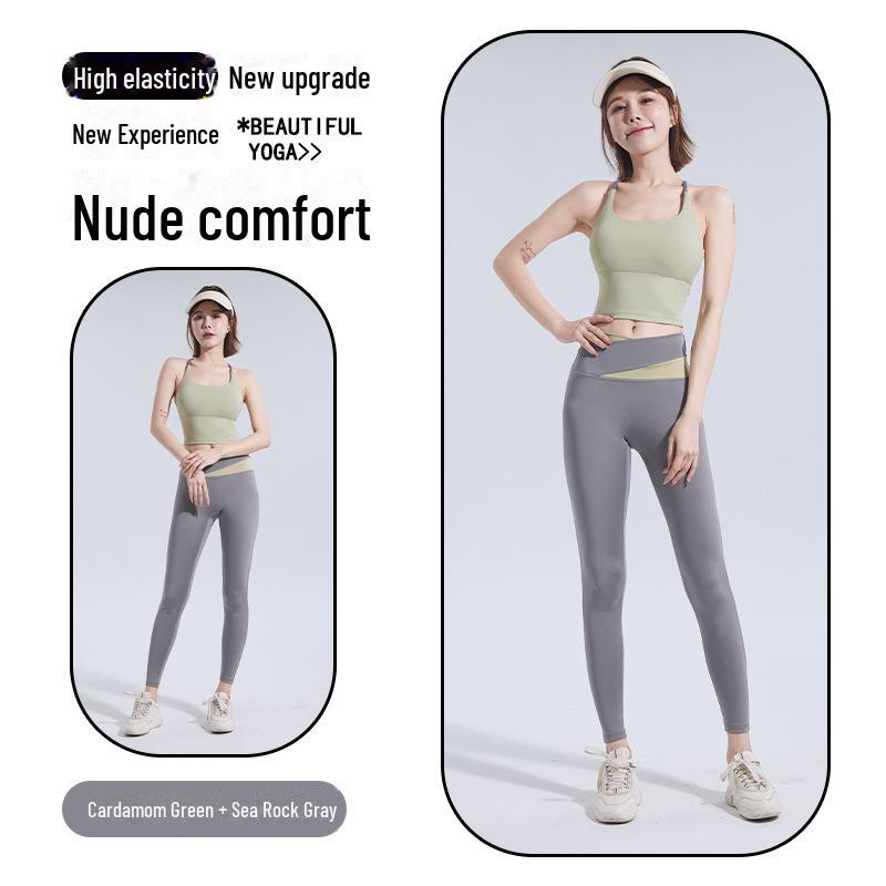 Женский спортивный бюстгальтер с тонкими бретелями и накладкой на грудь - майка для йоги и фитнеса