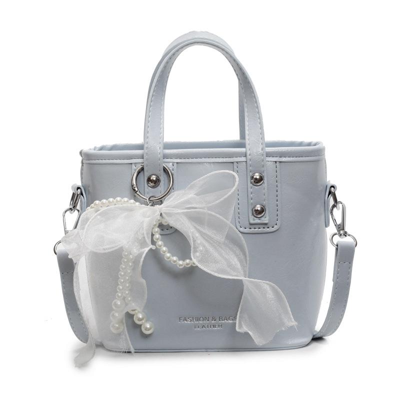 New Korean Fashionable Niche Oil Wax Skin Bucket Bag High-end Commuting Foreign Style Retro Messenger Women's Bag