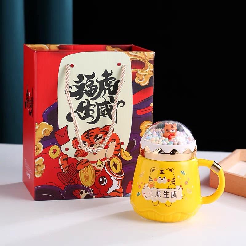 Кружка с крышкой "Год Тигра" Креативная керамическая чашка большой емкости Парная чашка для пары Милая мультяшная кофейная кружка для домашнего использования
