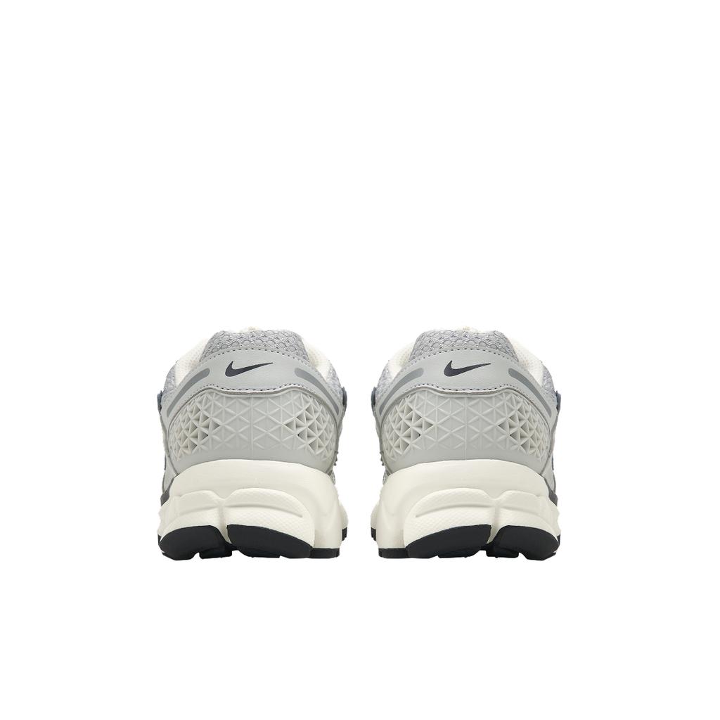 Nike Air Zoom Vomero 5 Photon Dust серебристо-металлик женские кроссовки Chrome Gridiron Sail FD0884-025