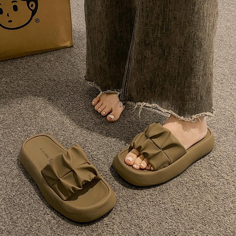 Flip-flops Summer Thick-soled Shoes Casual Beach Sandals and Fashionable Women's Flip-flops