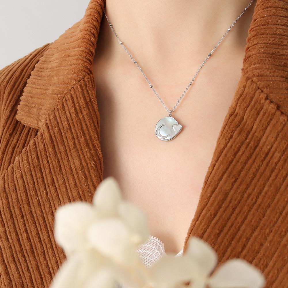 Французский ветровой чокер с подвеской в виде белой морской ракушки и луны, круглое фирменное ожерелье из титановой стали с покрытием из 18 золотых пробы, женские не выцветающие ювелирные изделия P156