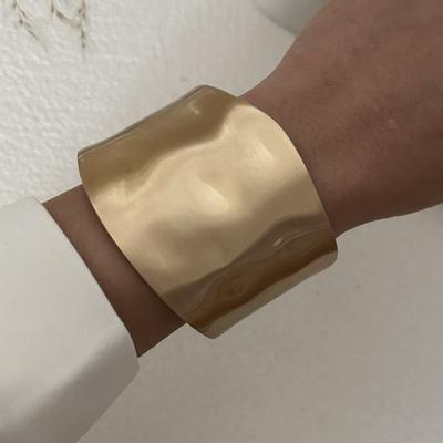 Текстурированный простой металлический браслет матовый широкий боковой браслет индивидуальный преувеличенный браслет для женщин